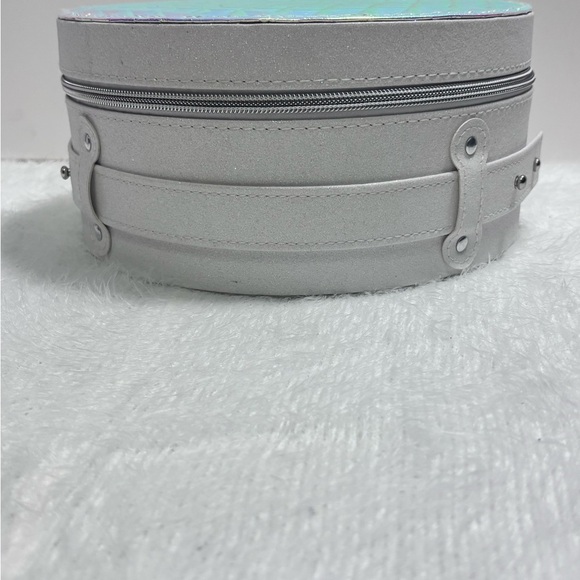 Disney Iridescent Blue Cosmetic Bag 🦄🦄 - Picture 5 of 8